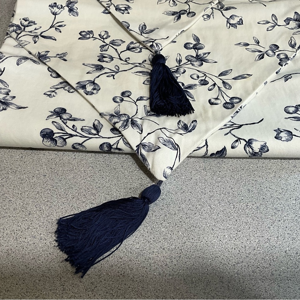 Table Runner - Picture 2 of 2